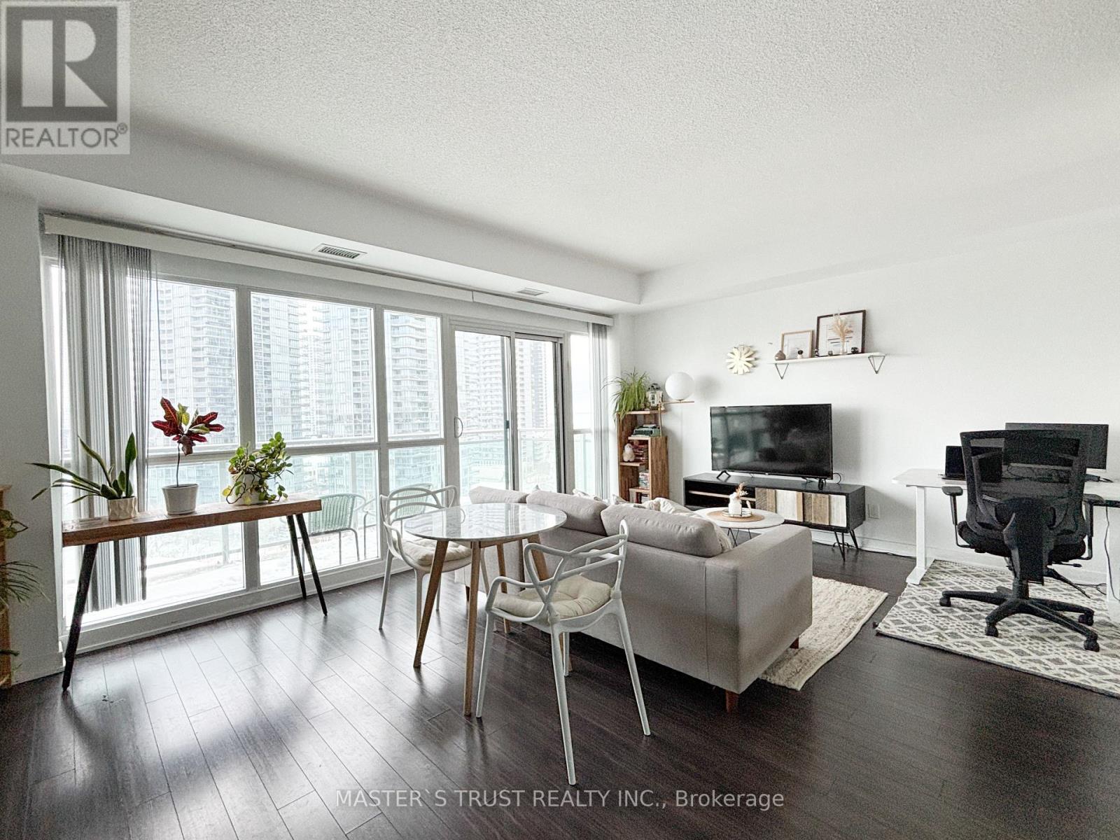 1025 - 165 Legion Road N, Toronto, Ontario  M8Y 0B3 - Photo 6 - W12705042