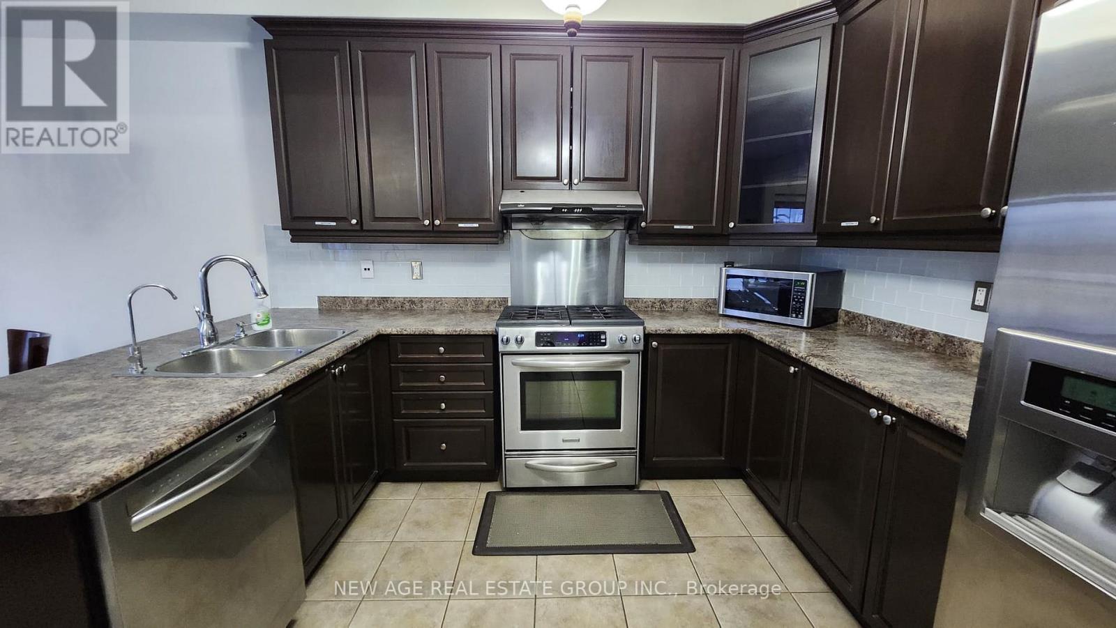 3 - 80 Tatra Crescent, Brampton, Ontario  L6Y 0K5 - Photo 5 - W12705056