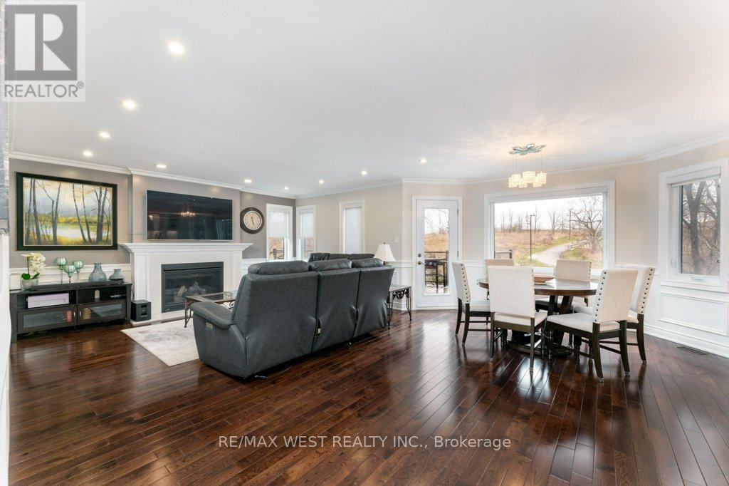 1806 Sevenoaks Drive, Mississauga, Ontario  L5K 2N2 - Photo 11 - W12705060