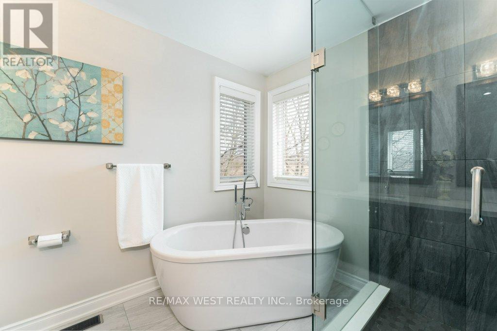 1806 Sevenoaks Drive, Mississauga, Ontario  L5K 2N2 - Photo 25 - W12705060