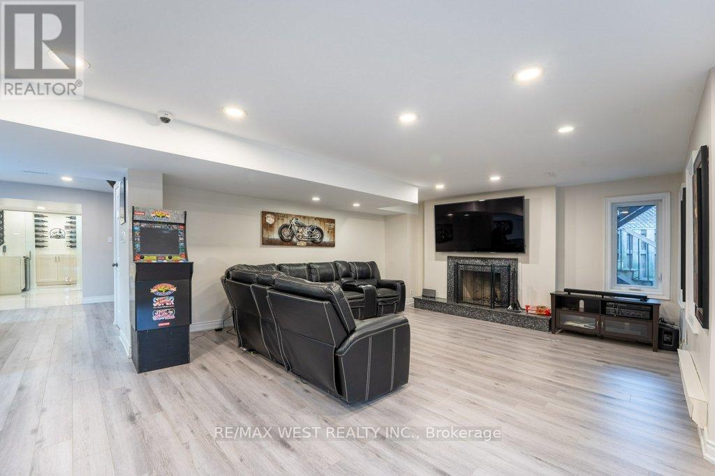 1806 Sevenoaks Drive, Mississauga, Ontario  L5K 2N2 - Photo 29 - W12705060