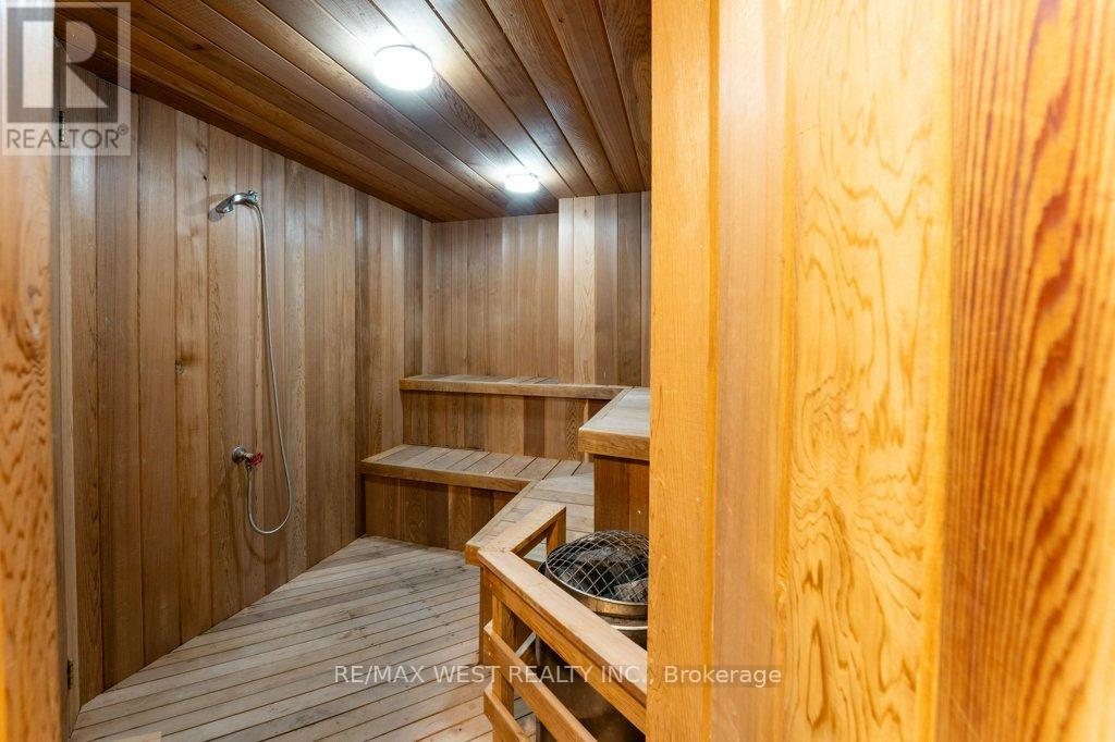 1806 Sevenoaks Drive, Mississauga, Ontario  L5K 2N2 - Photo 37 - W12705060