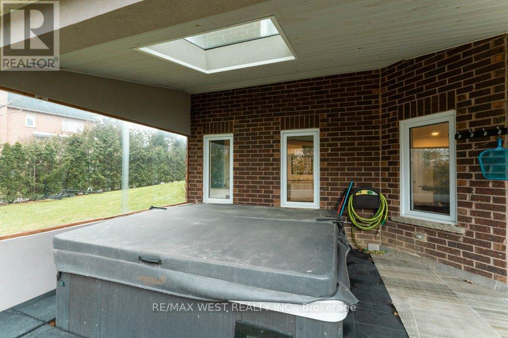 1806 Sevenoaks Drive, Mississauga, Ontario  L5K 2N2 - Photo 40 - W12705060