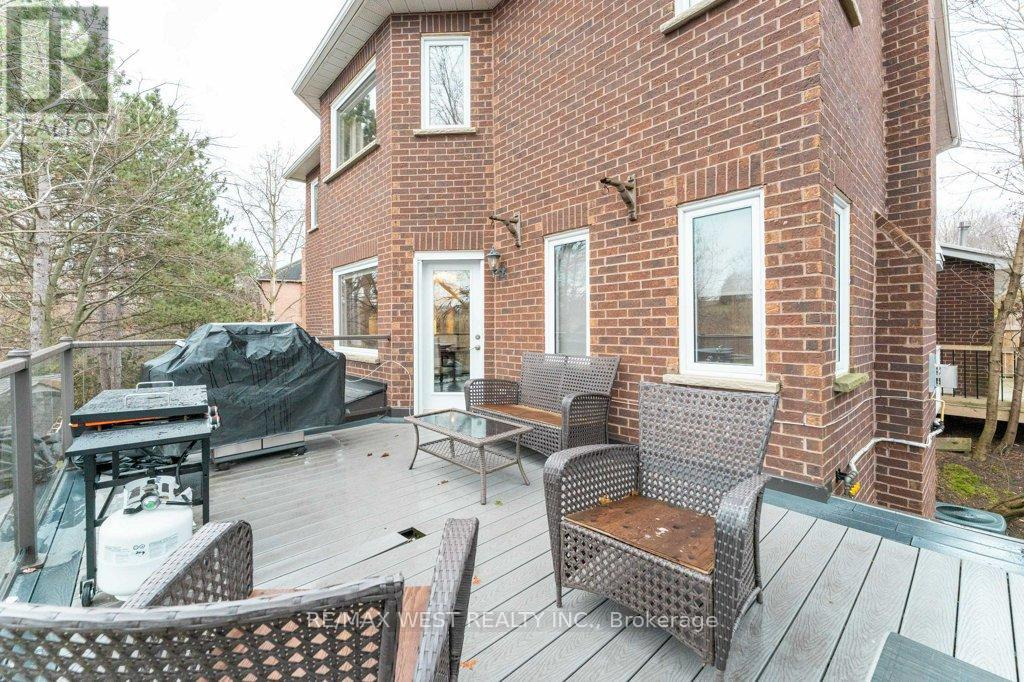 1806 Sevenoaks Drive, Mississauga, Ontario  L5K 2N2 - Photo 45 - W12705060