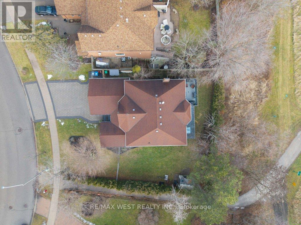 1806 Sevenoaks Drive, Mississauga, Ontario  L5K 2N2 - Photo 50 - W12705060