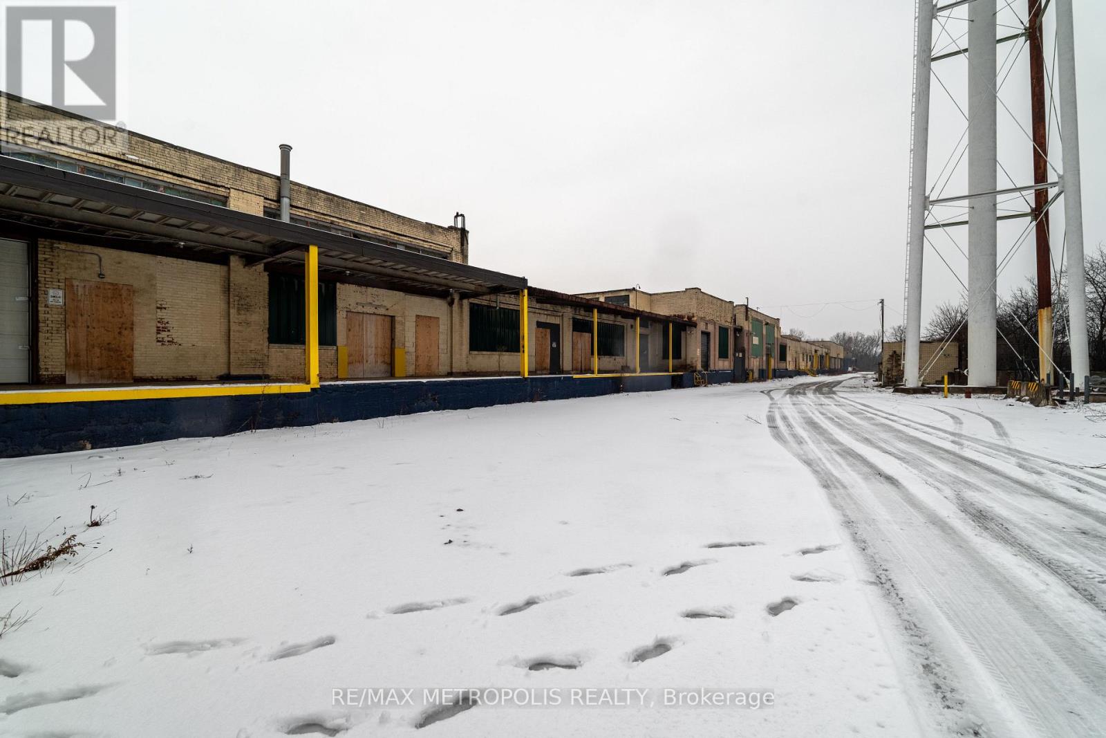 5881 Thorold Stone Road, Niagara Falls, Ontario  L2J 1A1 - Photo 4 - X12705012