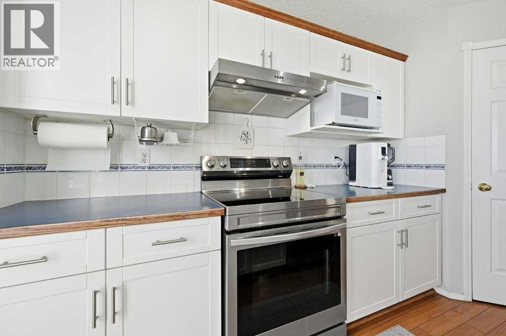 1009 Country Hills Circle Nw, Calgary, Alberta  T3K 4W7 - Photo 12 - A2279886