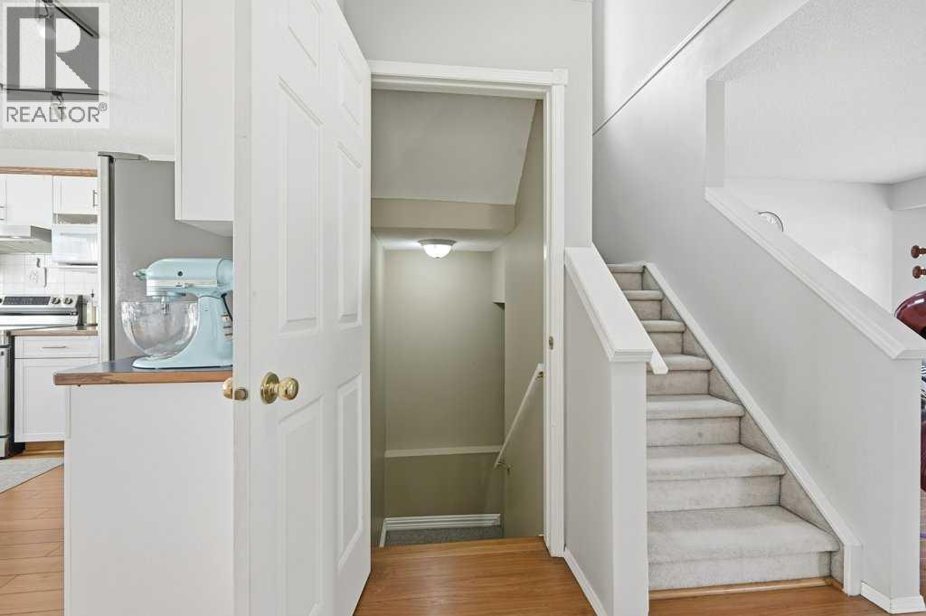 1009 Country Hills Circle Nw, Calgary, Alberta  T3K 4W7 - Photo 27 - A2279886