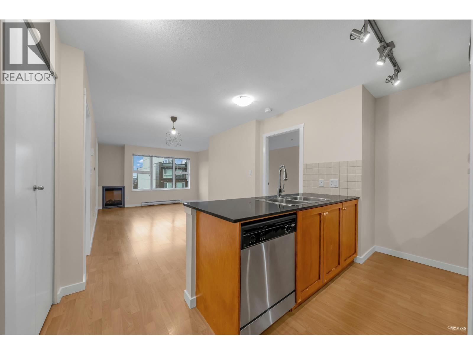 603 415 E Columbia Street, New Westminster, British Columbia  V3L 0B4 - Photo 2 - R3080357