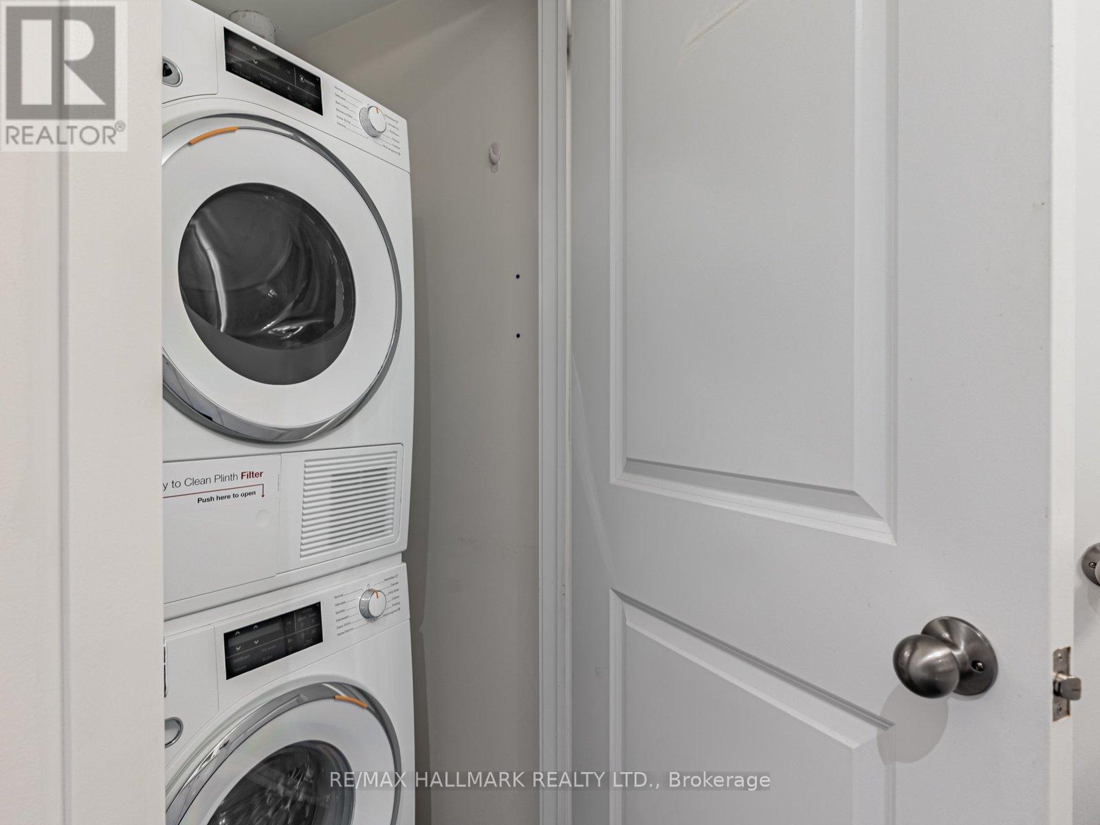 1704 - 105 George Street, Toronto, Ontario  M5A 0L4 - Photo 11 - C12705188