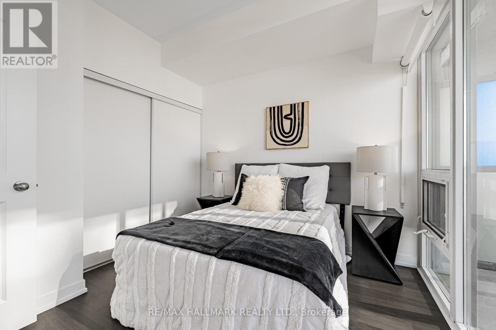 1704 - 105 George Street, Toronto, Ontario  M5A 0L4 - Photo 14 - C12705188