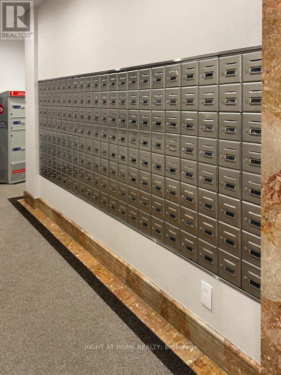 319 - 25 The Esplanade, Toronto, Ontario  M5E 1W5 - Photo 4 - C12705208