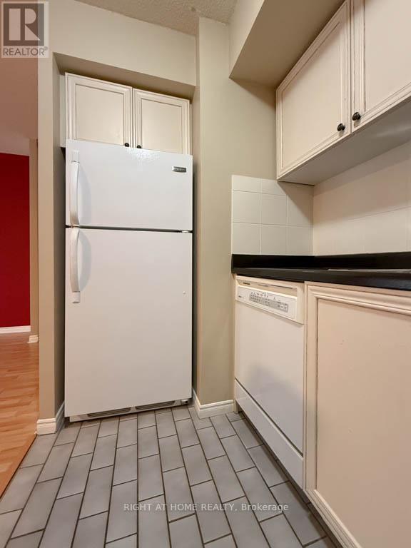 319 - 25 The Esplanade, Toronto, Ontario  M5E 1W5 - Photo 8 - C12705208