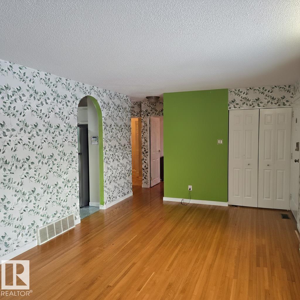 10966 158 St Nw, Edmonton, Alberta  T5P 2R9 - Photo 3 - E4470114