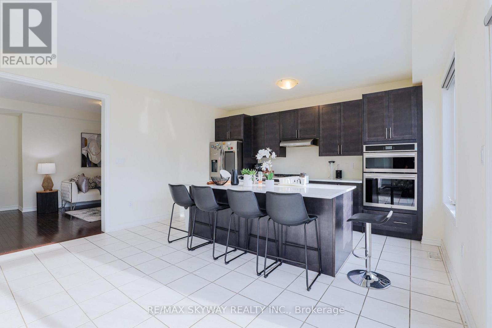 379 Valleyway Drive, Brampton, Ontario  L6X 5S7 - Photo 10 - W12705168