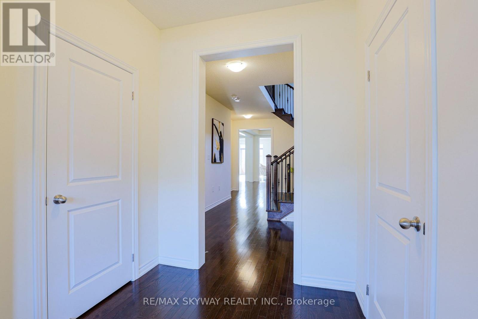 379 Valleyway Drive, Brampton, Ontario  L6X 5S7 - Photo 4 - W12705168