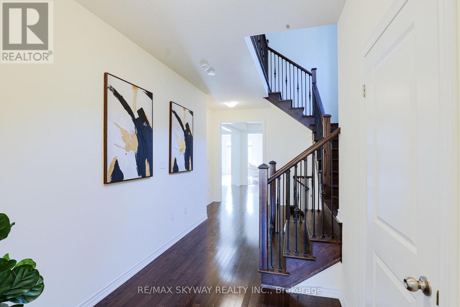 379 Valleyway Drive, Brampton, Ontario  L6X 5S7 - Photo 5 - W12705168