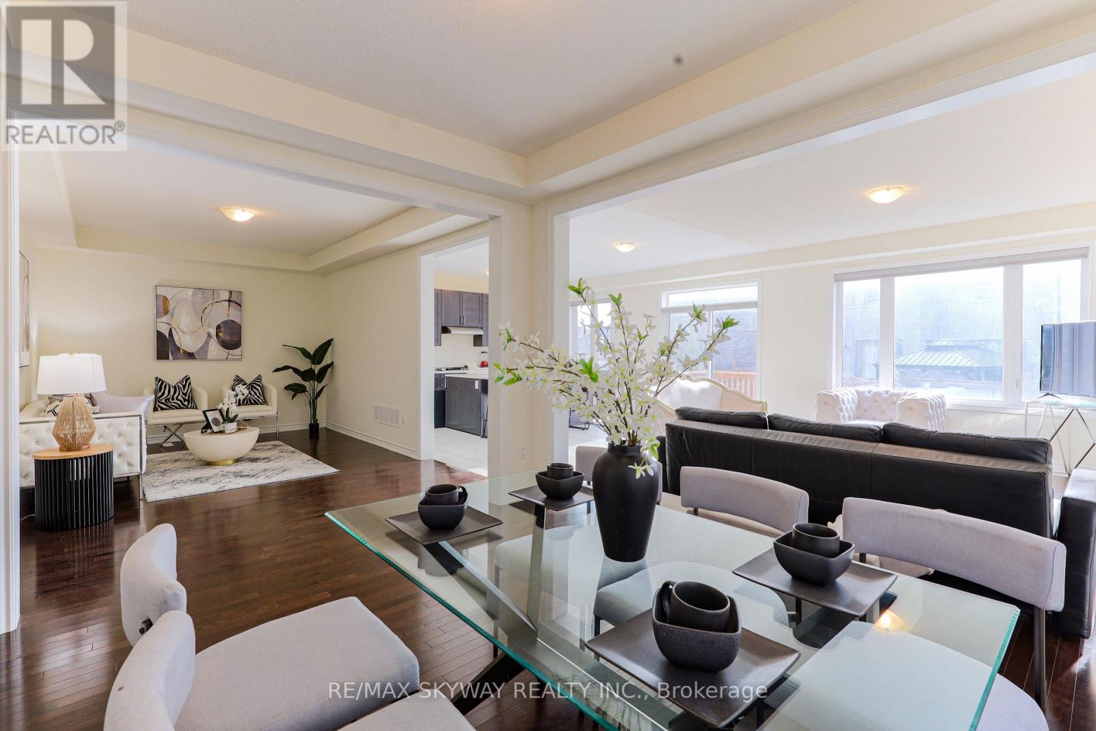 379 Valleyway Drive, Brampton, Ontario  L6X 5S7 - Photo 7 - W12705168