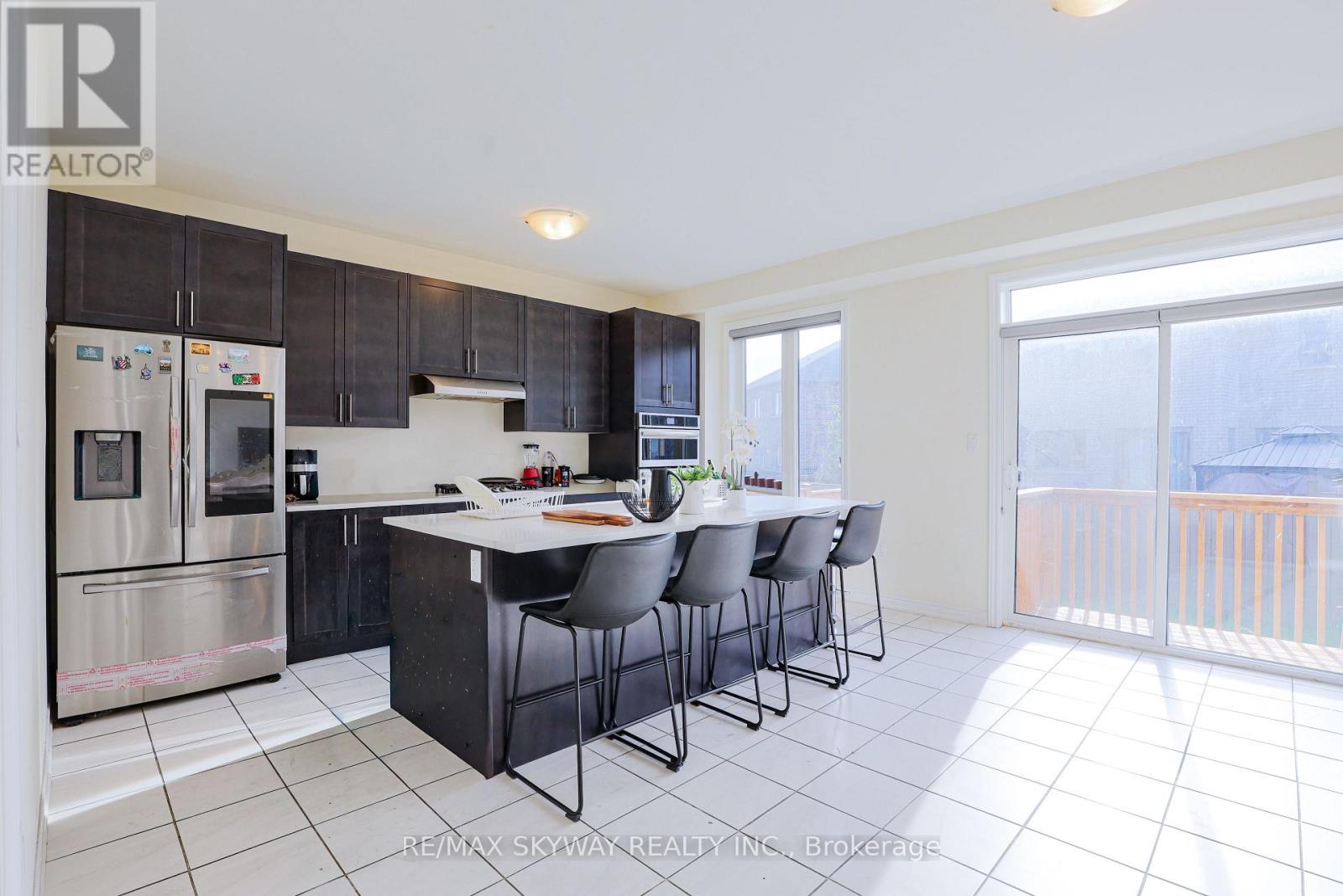 379 Valleyway Drive, Brampton, Ontario  L6X 5S7 - Photo 9 - W12705168