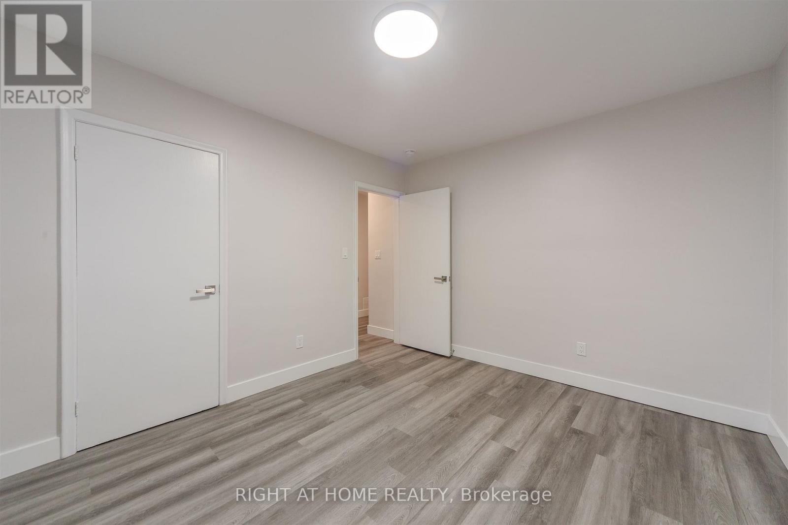 15 Elford Boulevard, Toronto, Ontario  M8Z 2L3 - Photo 13 - W12705170