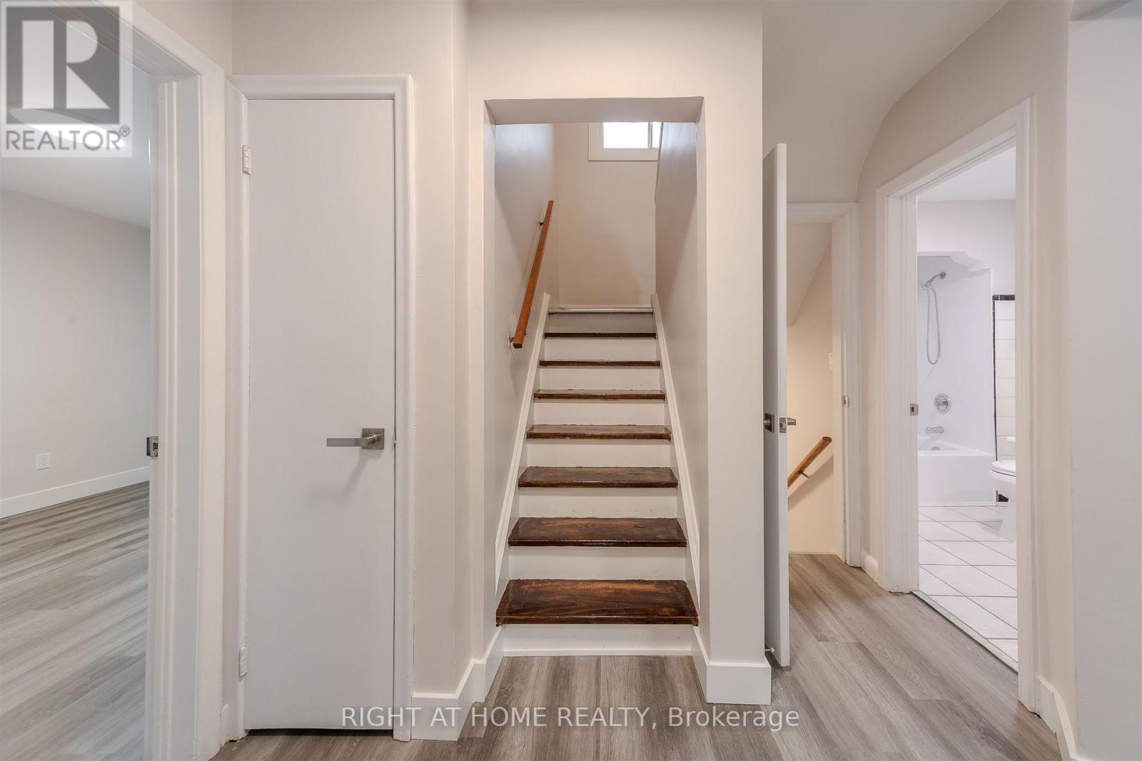 15 Elford Boulevard, Toronto, Ontario  M8Z 2L3 - Photo 15 - W12705170