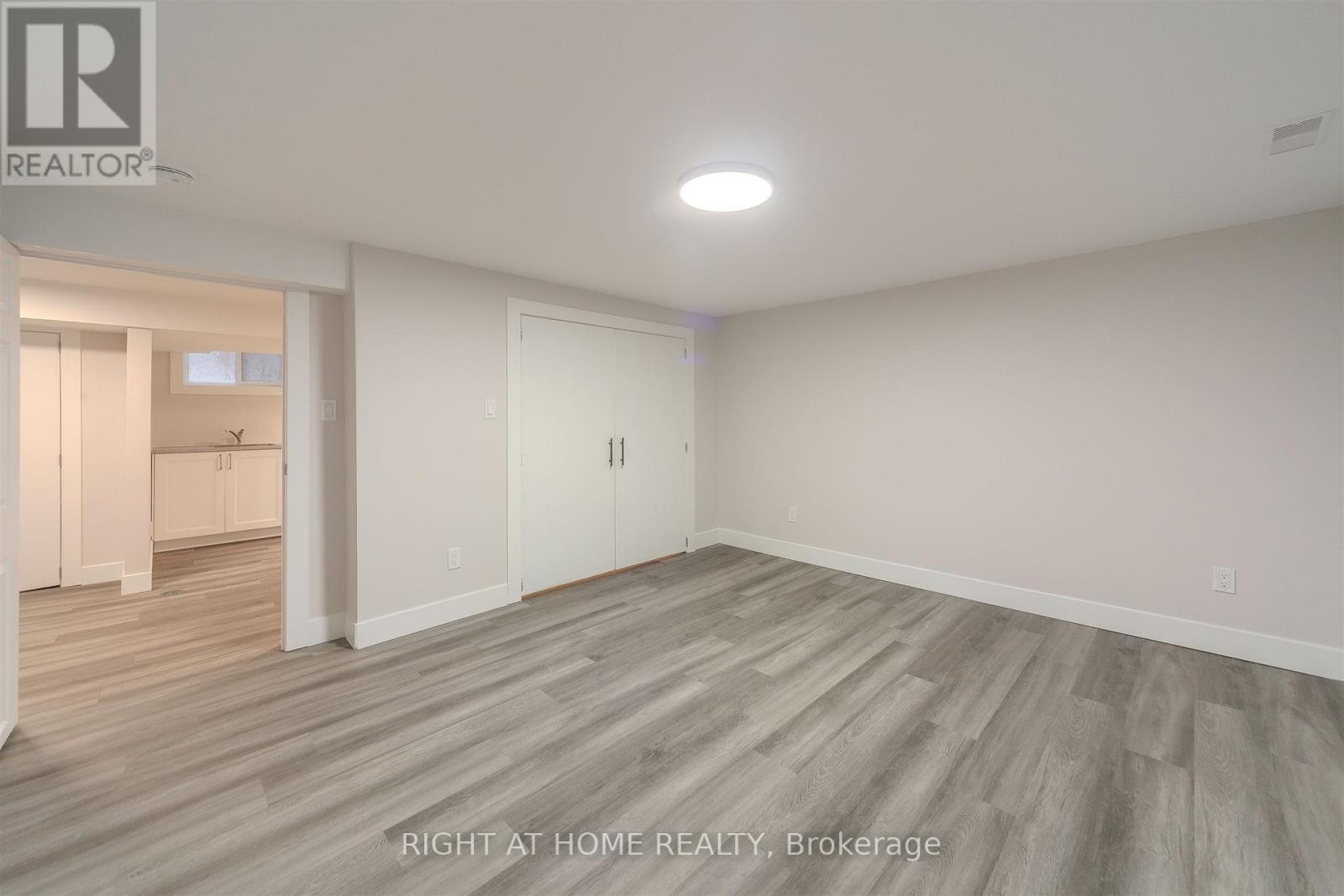 15 Elford Boulevard, Toronto, Ontario  M8Z 2L3 - Photo 17 - W12705170