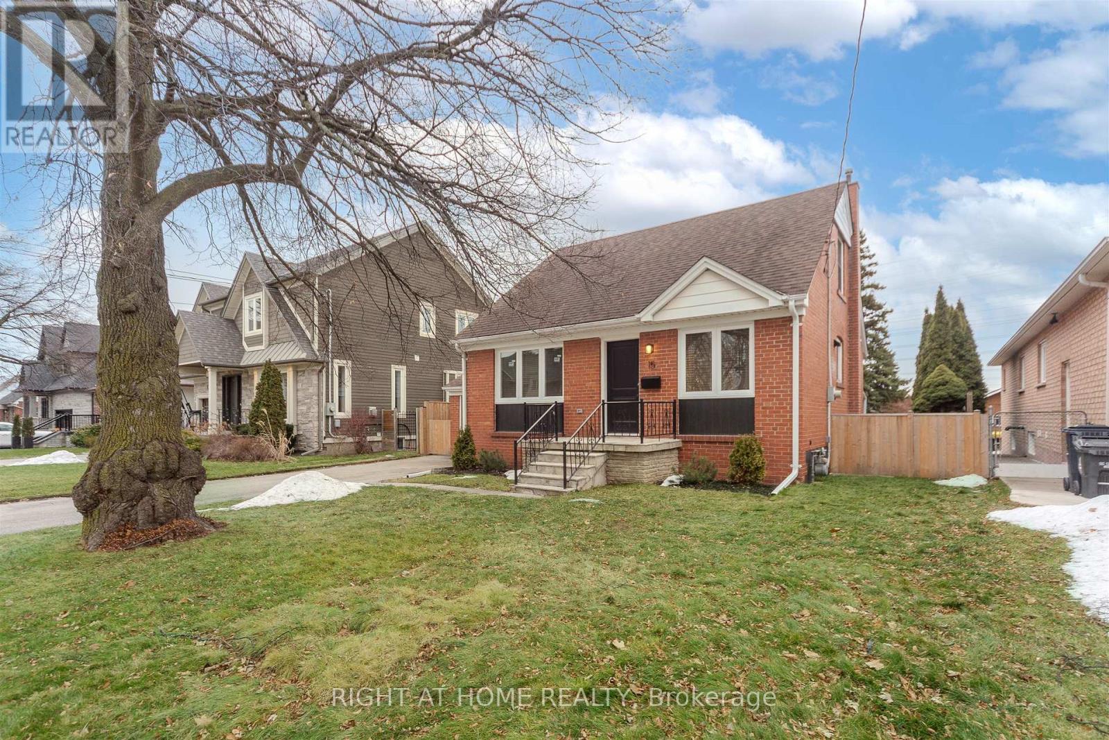 15 Elford Boulevard, Toronto, Ontario  M8Z 2L3 - Photo 2 - W12705170