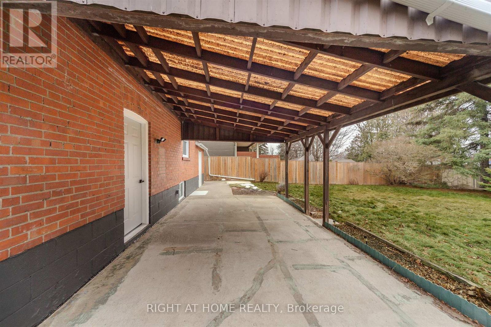 15 Elford Boulevard, Toronto, Ontario  M8Z 2L3 - Photo 20 - W12705170