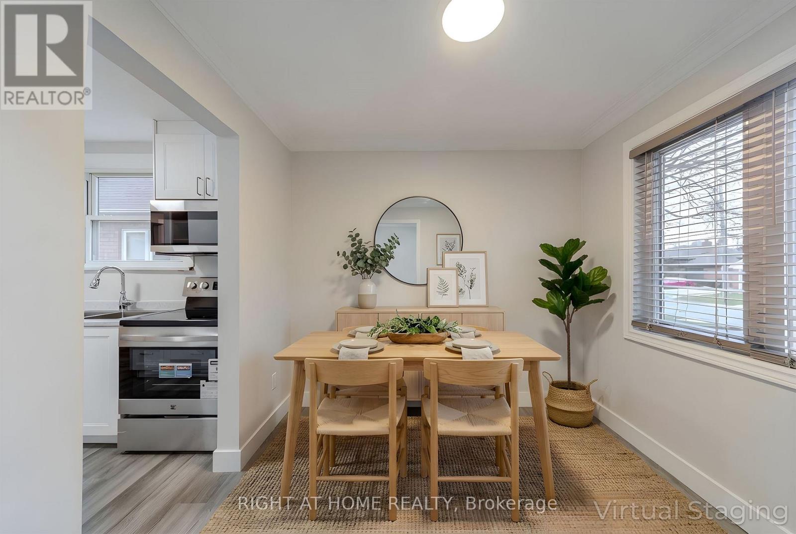 15 Elford Boulevard, Toronto, Ontario  M8Z 2L3 - Photo 4 - W12705170