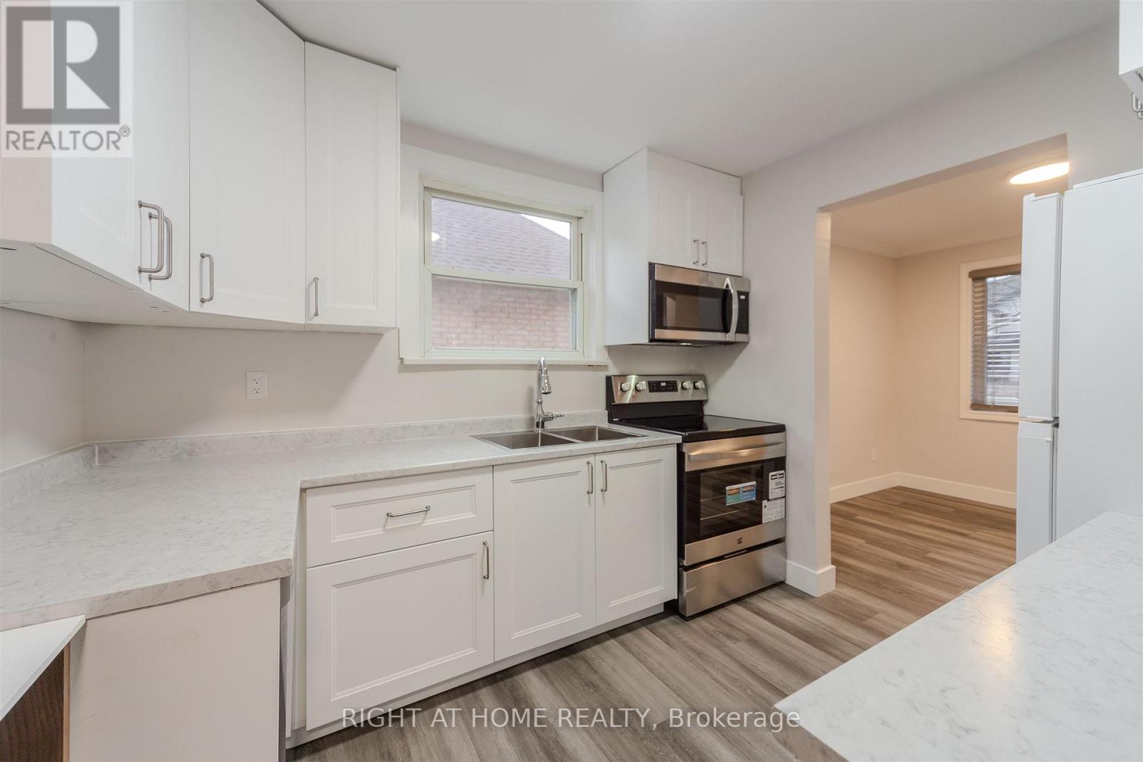 15 Elford Boulevard, Toronto, Ontario  M8Z 2L3 - Photo 8 - W12705170