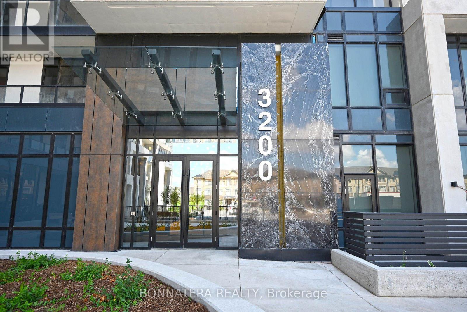 626 - 3200 William Coltson Avenue, Oakville, Ontario  L6H 7C2 - Photo 7 - W12705198