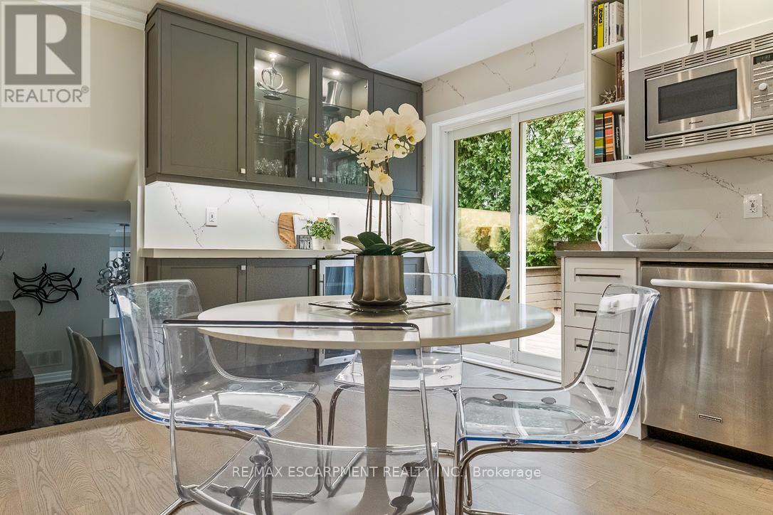 1176 Greenoaks Drive, Mississauga, Ontario  L5J 3A2 - Photo 12 - W12705206