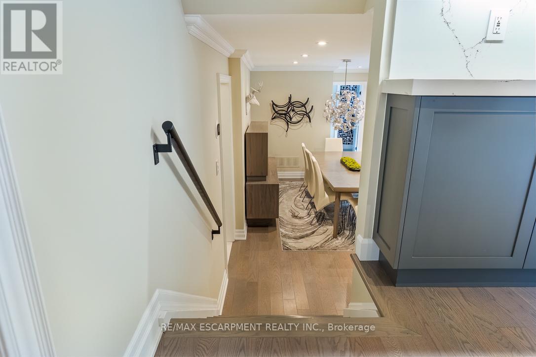 1176 Greenoaks Drive, Mississauga, Ontario  L5J 3A2 - Photo 15 - W12705206