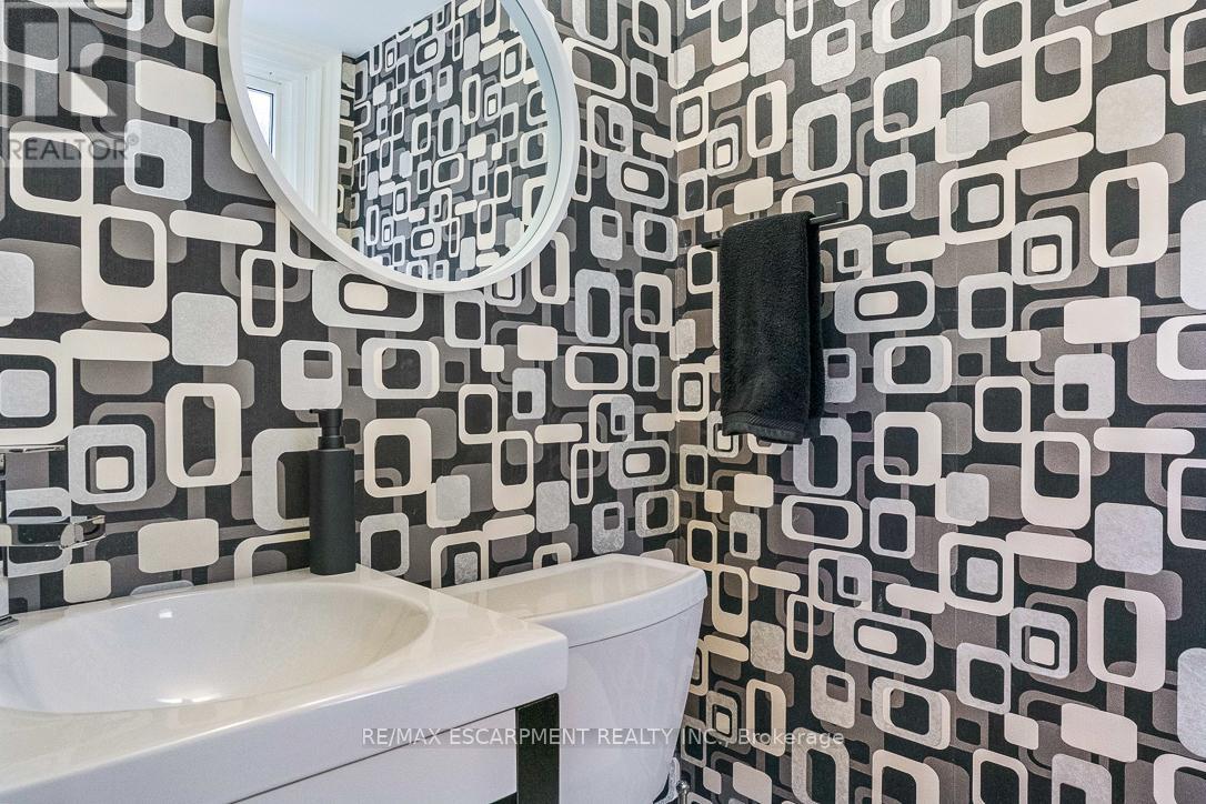 1176 Greenoaks Drive, Mississauga, Ontario  L5J 3A2 - Photo 18 - W12705206