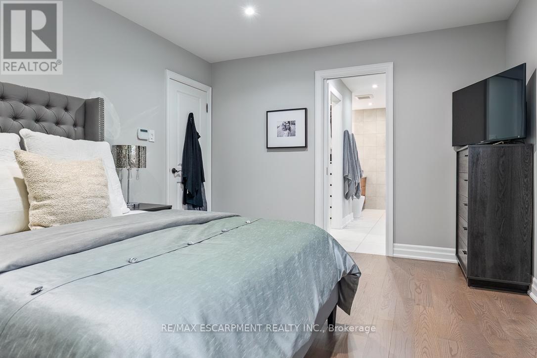 1176 Greenoaks Drive, Mississauga, Ontario  L5J 3A2 - Photo 23 - W12705206