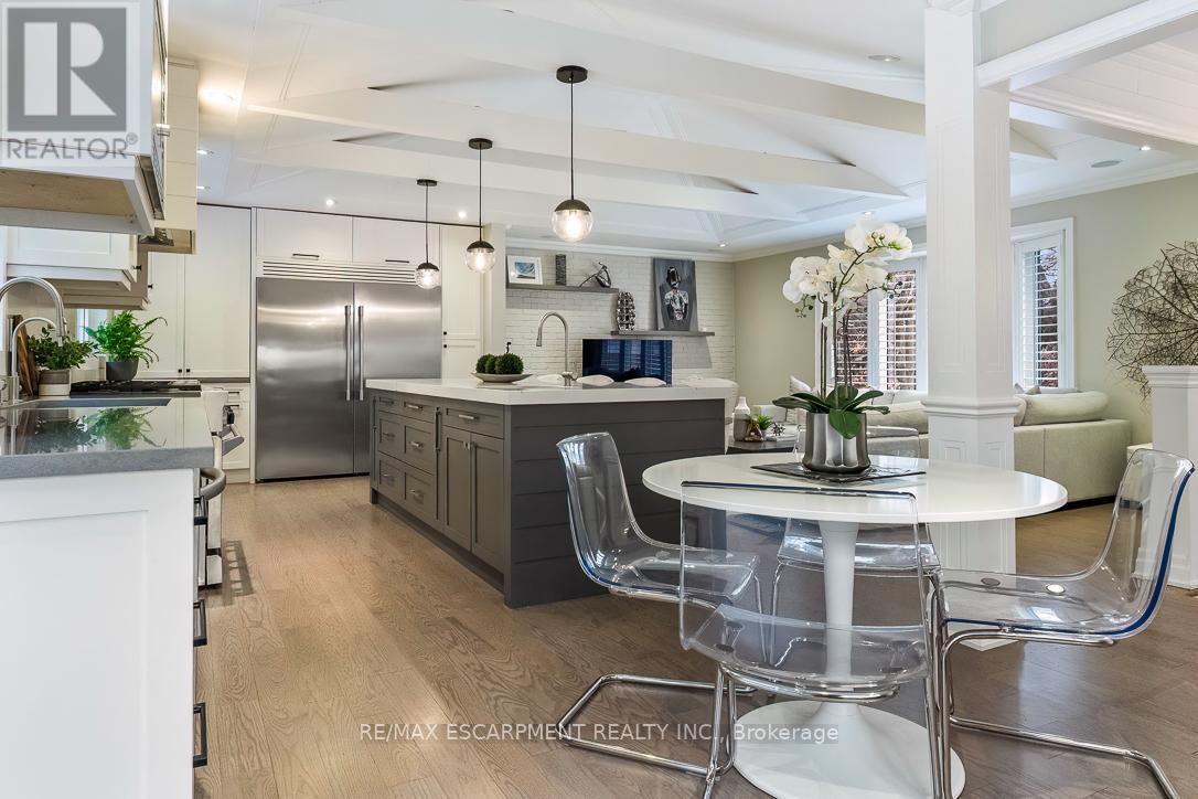 1176 Greenoaks Drive, Mississauga, Ontario  L5J 3A2 - Photo 6 - W12705206