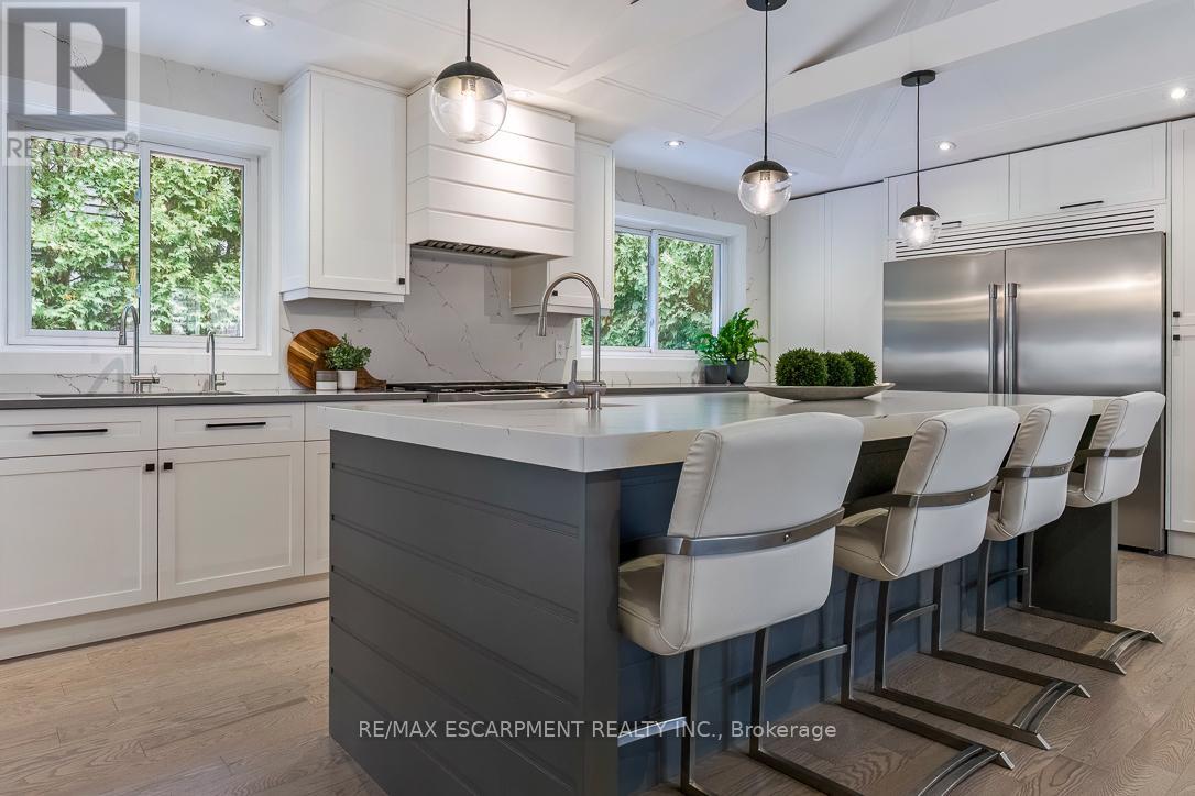 1176 Greenoaks Drive, Mississauga, Ontario  L5J 3A2 - Photo 8 - W12705206