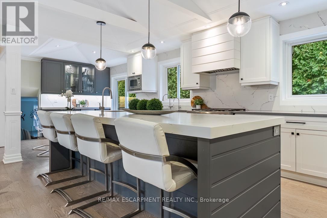 1176 Greenoaks Drive, Mississauga, Ontario  L5J 3A2 - Photo 9 - W12705206