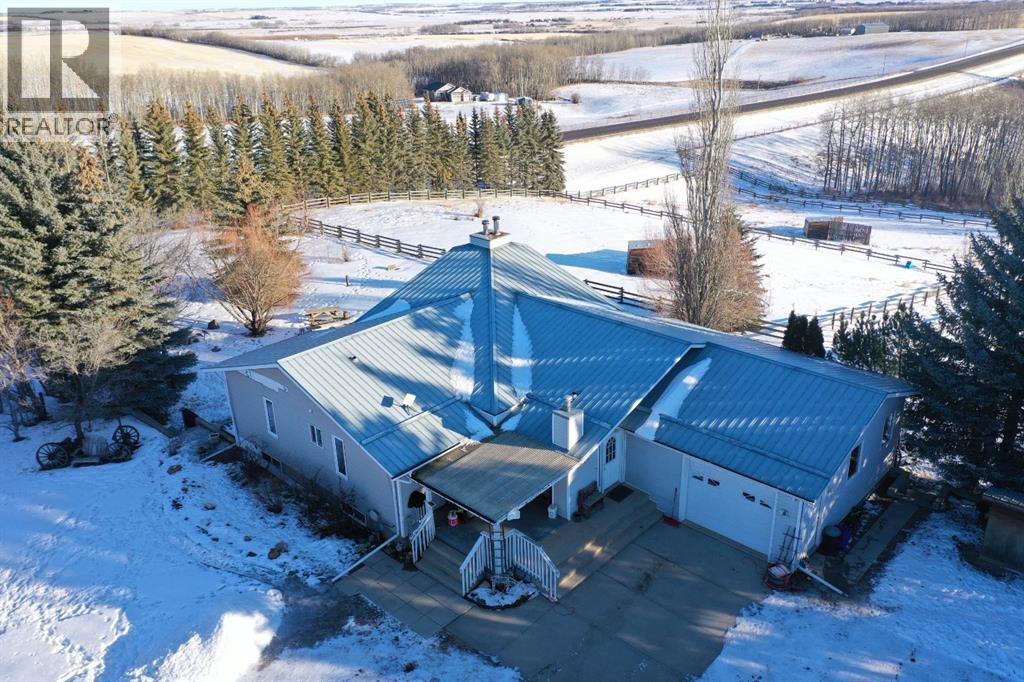 2025 Rainy Creek Road, Bentley, Alberta  T0C 0J0 - Photo 5 - A2279911