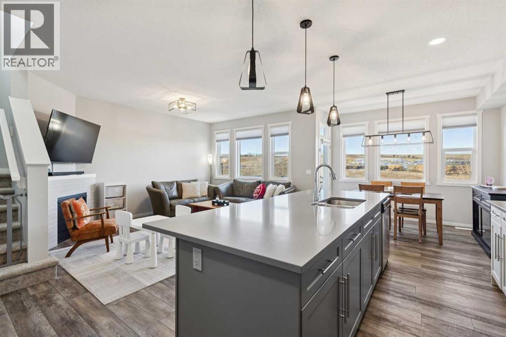 57 Crestridge Bay Sw, Calgary, Alberta  T3B 6H2 - Photo 9 - A2272047