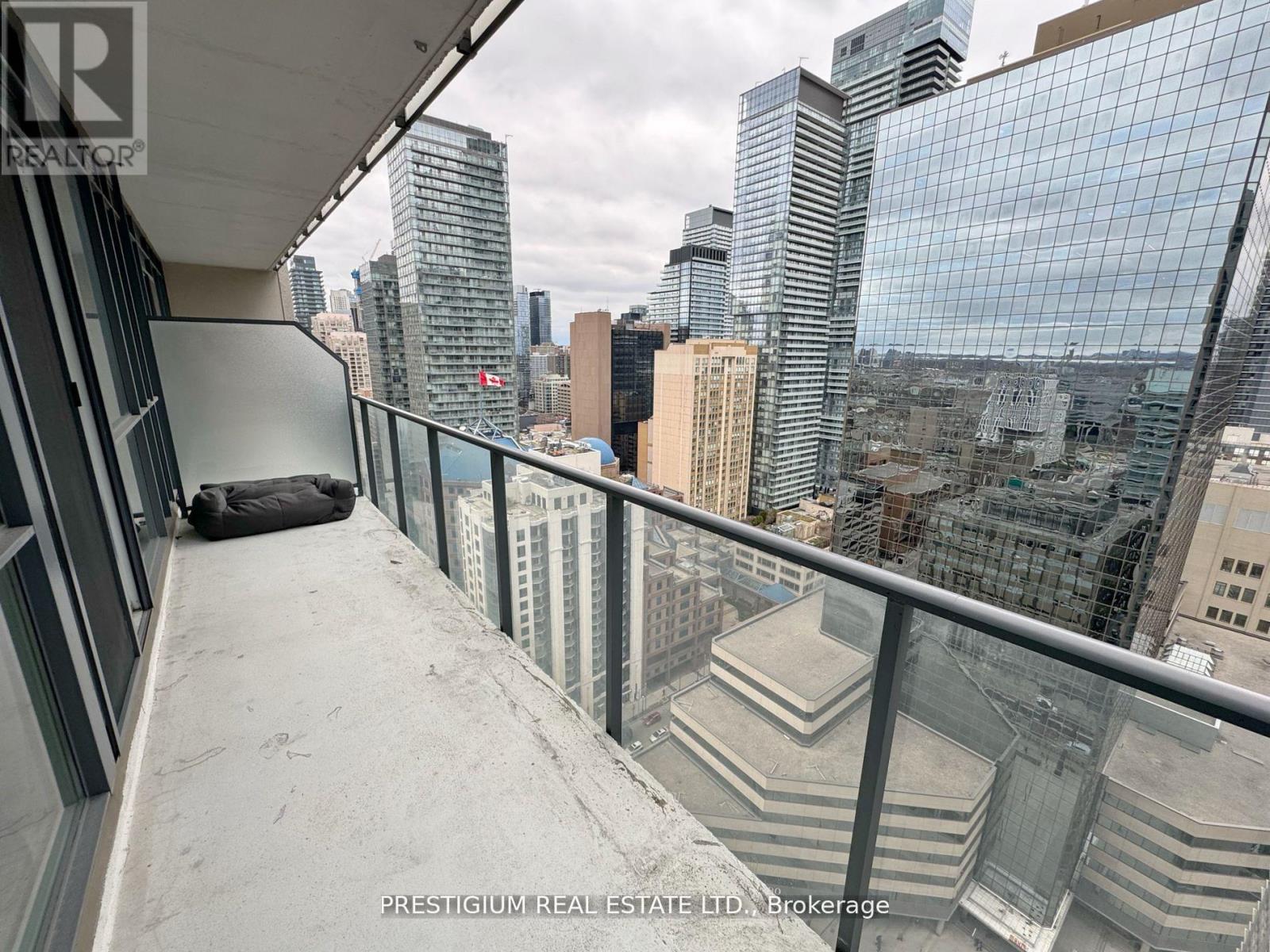 2703 - 770 Bay Street, Toronto, Ontario  M5G 0A6 - Photo 10 - C12705278
