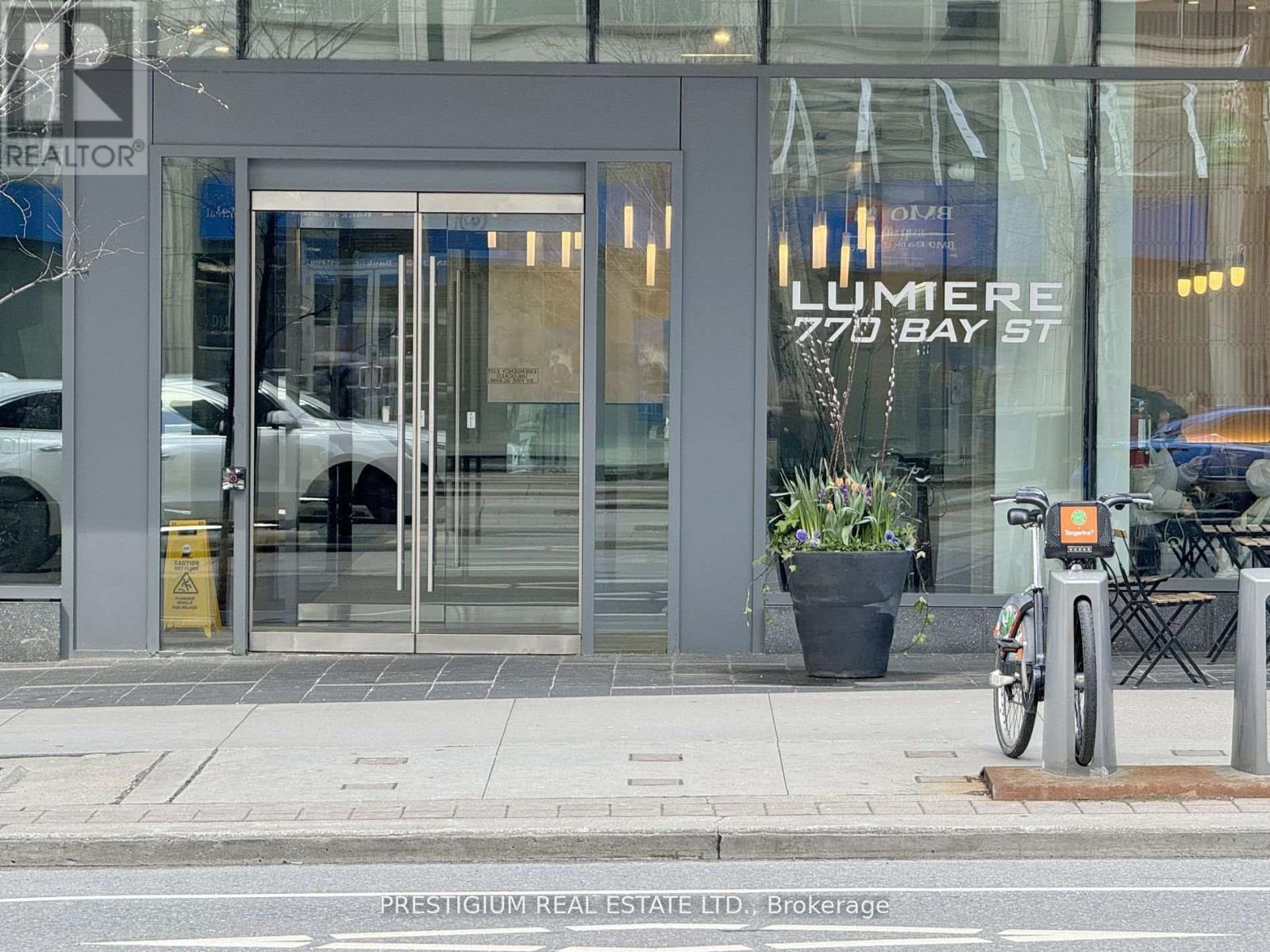 2703 - 770 Bay Street, Toronto, Ontario  M5G 0A6 - Photo 14 - C12705278