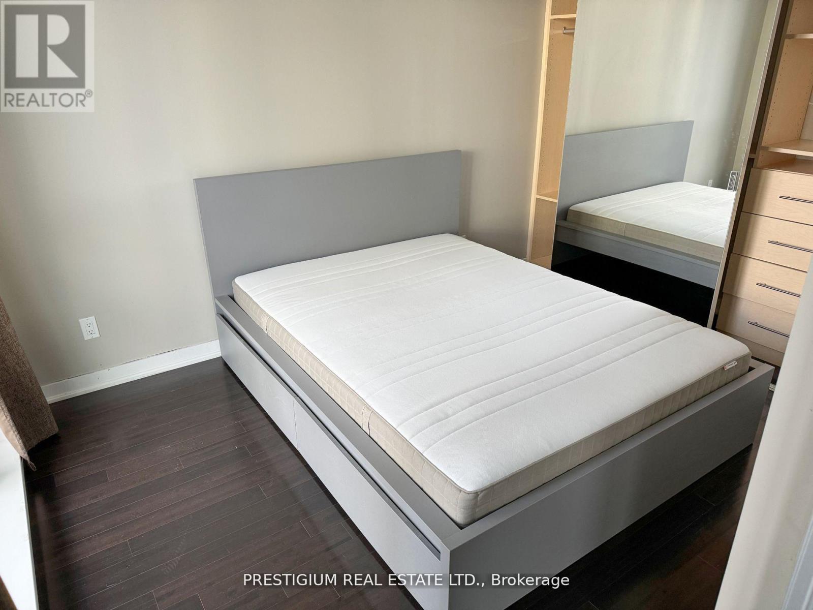 2703 - 770 Bay Street, Toronto, Ontario  M5G 0A6 - Photo 4 - C12705278