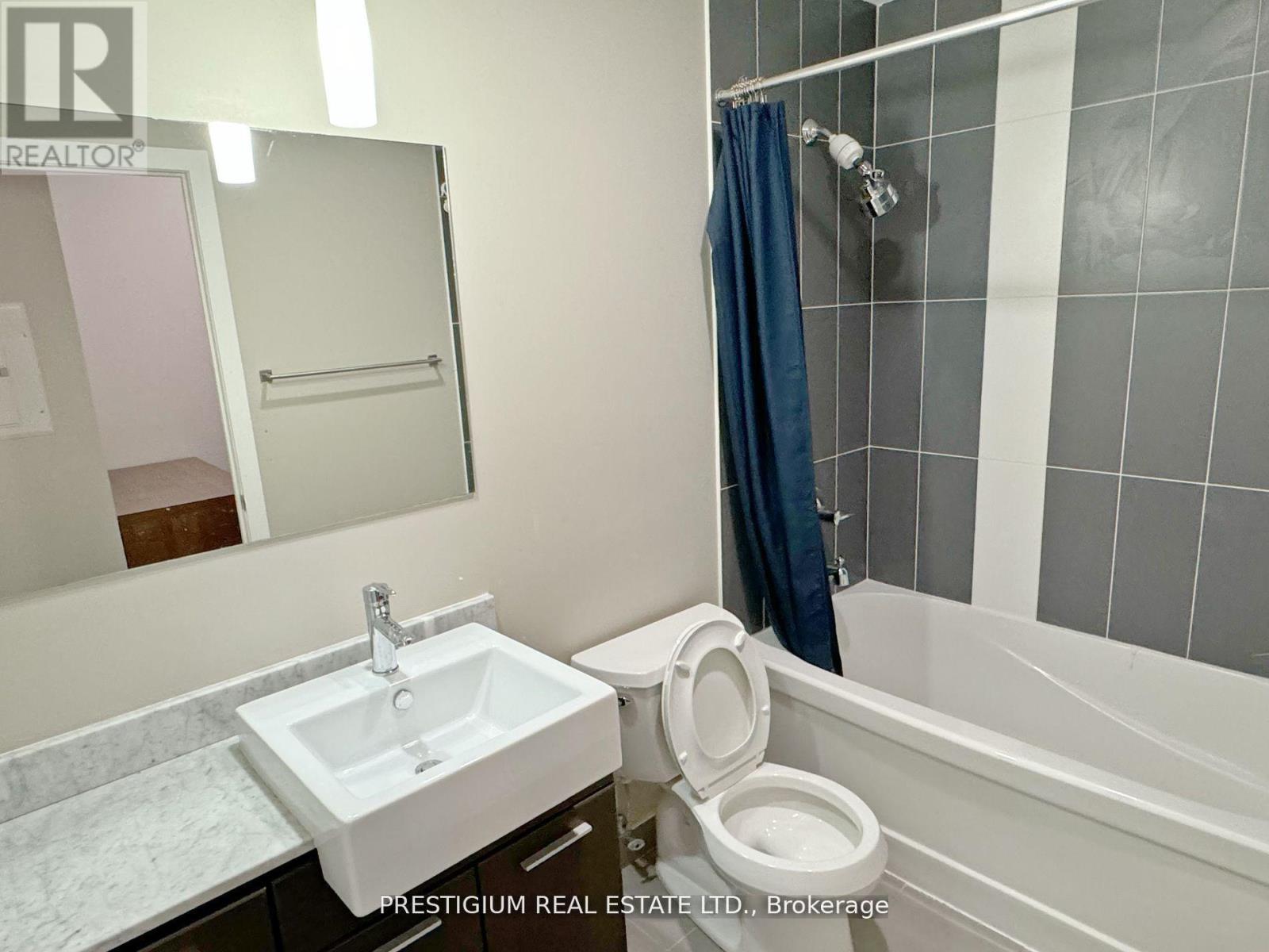 2703 - 770 Bay Street, Toronto, Ontario  M5G 0A6 - Photo 9 - C12705278