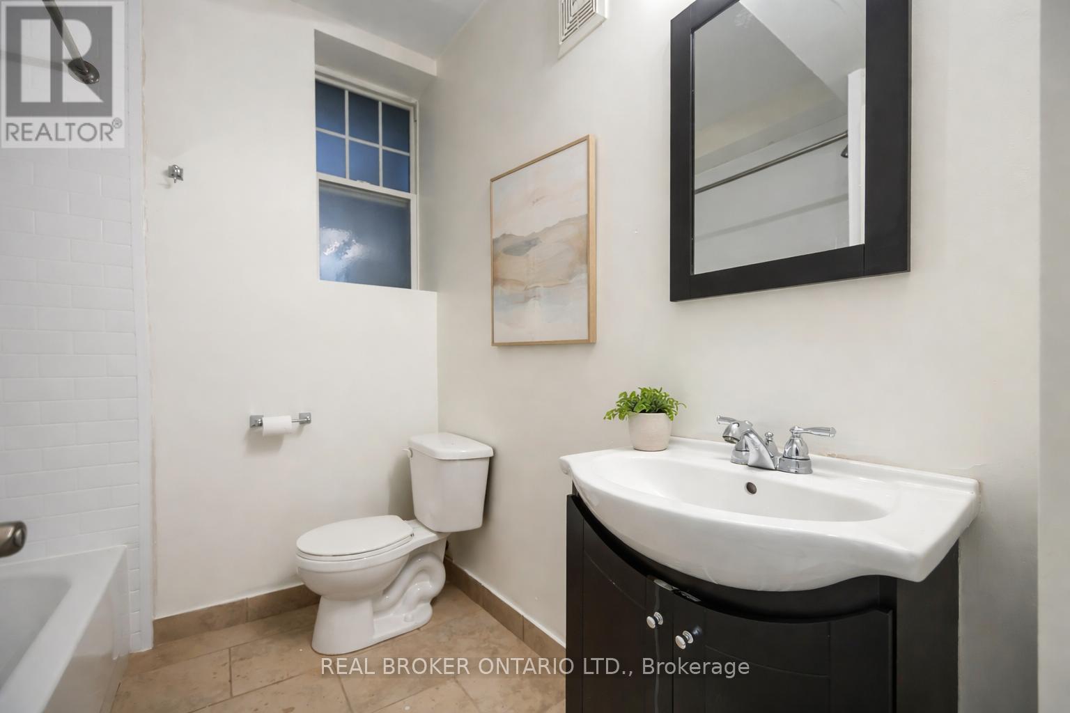 4 - 85 Beech Avenue, Toronto, Ontario  M4E 3H5 - Photo 4 - E12705214