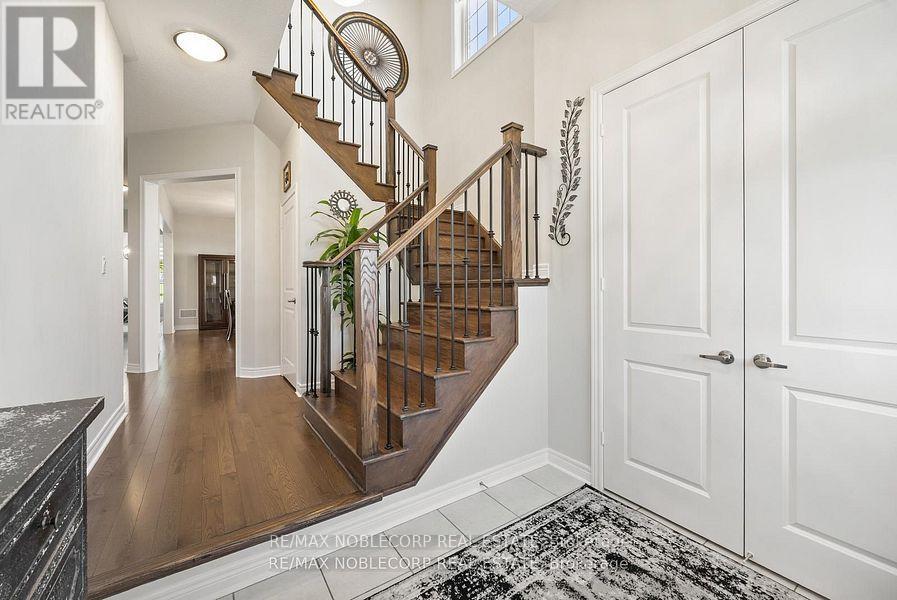 68 Inverness Way, Bradford West Gwillimbury, Ontario  L3Z 0W5 - Photo 4 - N12705316