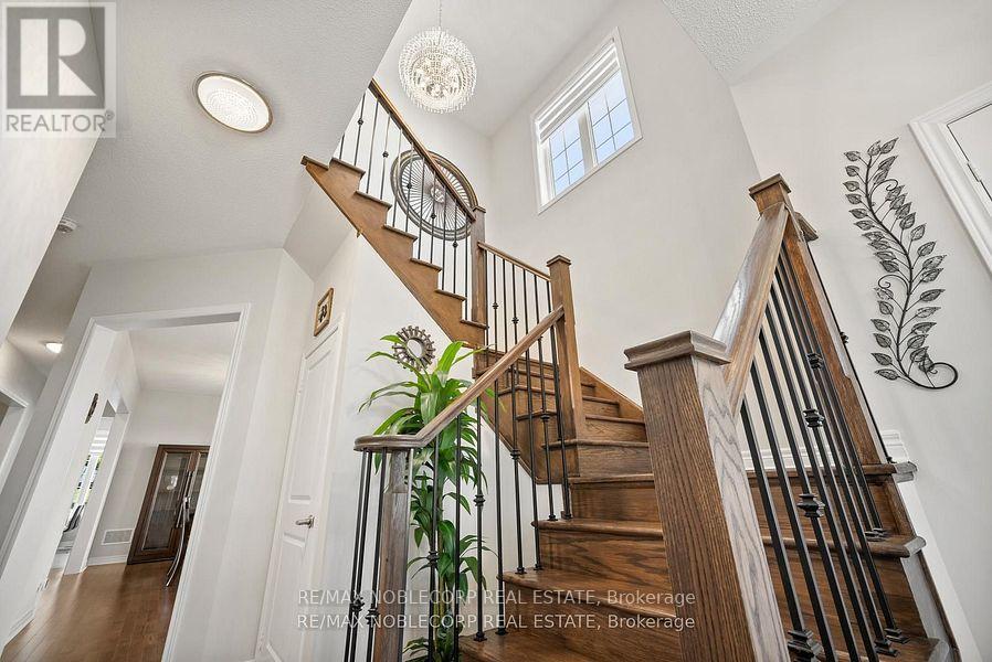 68 Inverness Way, Bradford West Gwillimbury, Ontario  L3Z 0W5 - Photo 5 - N12705316