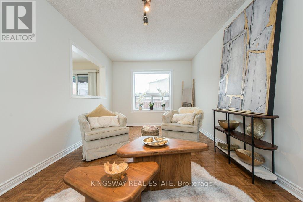 5607 Shillington Drive W, Mississauga, Ontario  L5R 3N4 - Photo 11 - W12705220