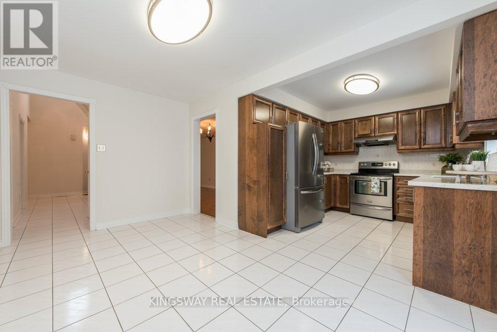 5607 Shillington Drive W, Mississauga, Ontario  L5R 3N4 - Photo 13 - W12705220