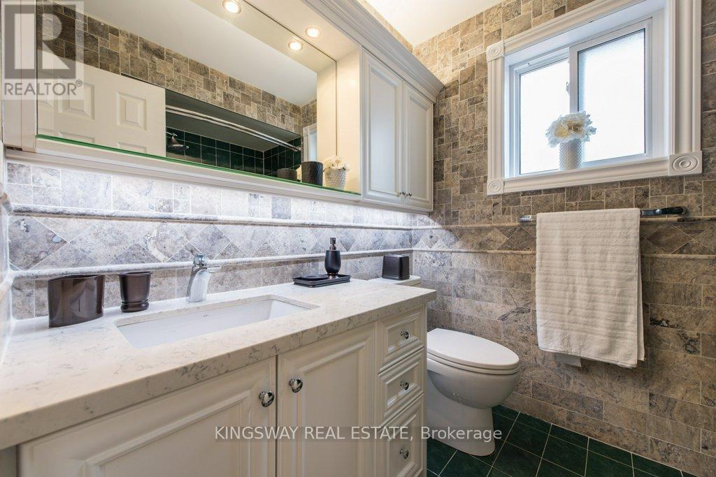 5607 Shillington Drive W, Mississauga, Ontario  L5R 3N4 - Photo 35 - W12705220